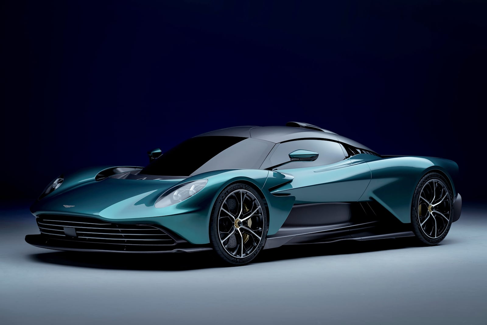У Aston Martin Valhalla будет больше мощности