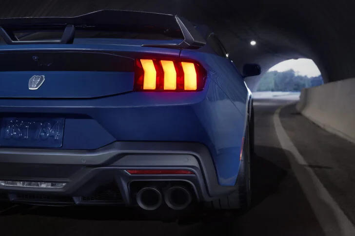 Ford представил новый трековый спорткар Mustang Dark Horse