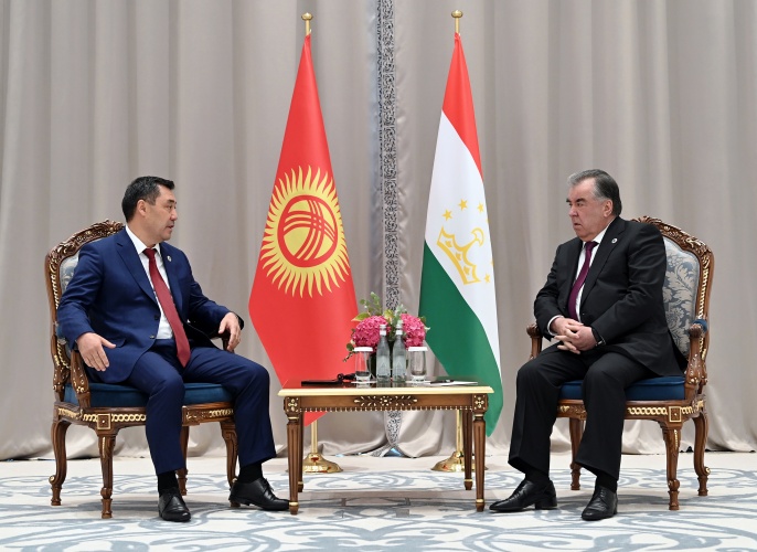 Президенты Кыргызстана и Таджикистана провели переговоры по поводу ситуации на границе