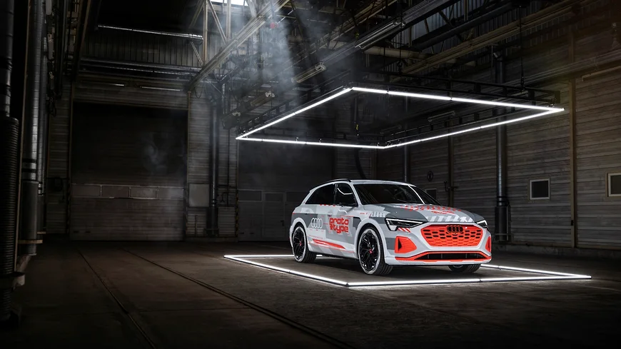 Audi раскрыла внешность обновленного e-tron