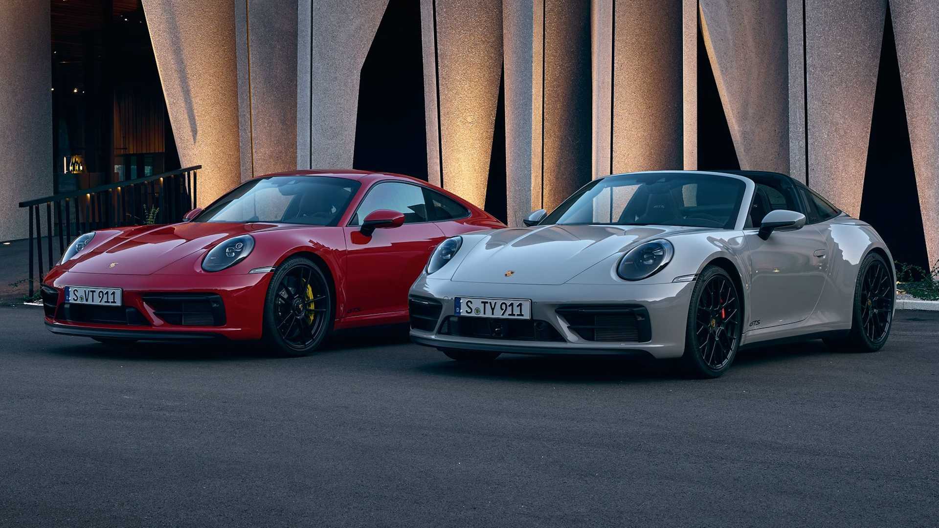 Обновленный Porsche 911 GTS заметили на дорожных испытаниях — фото