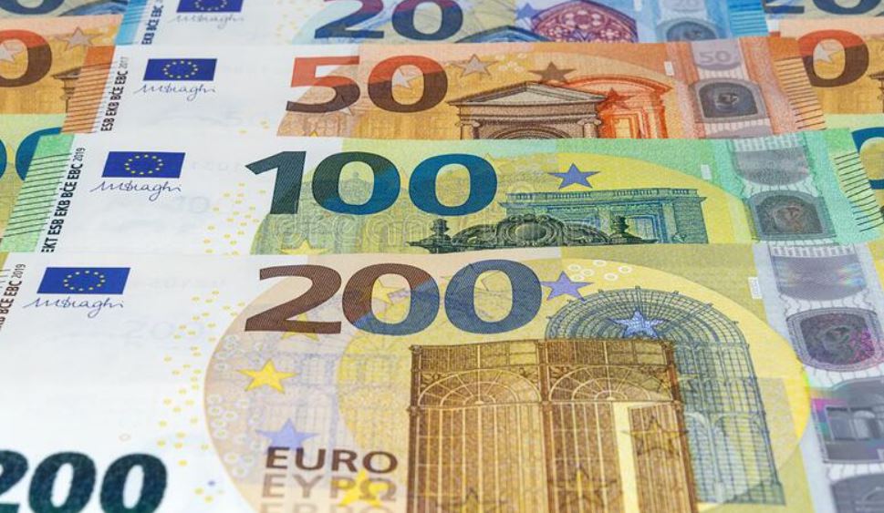 Курс евро упал ниже 10 600 сумов