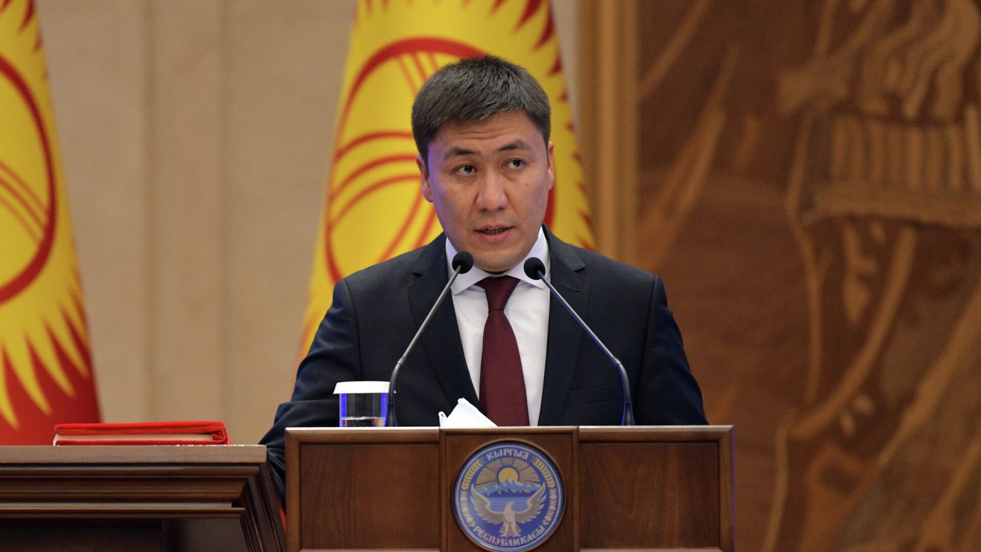 Министра образования Кыргызстана поймали со $110 тысячами — видео
