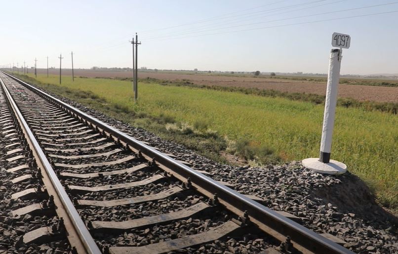 В Кашкадарье поезд насмерть сбил 38-летнюю женщину — видео