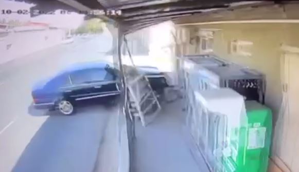 В Ташкенте мужчина чудом избежал наезда Mercedes-Benz — видео