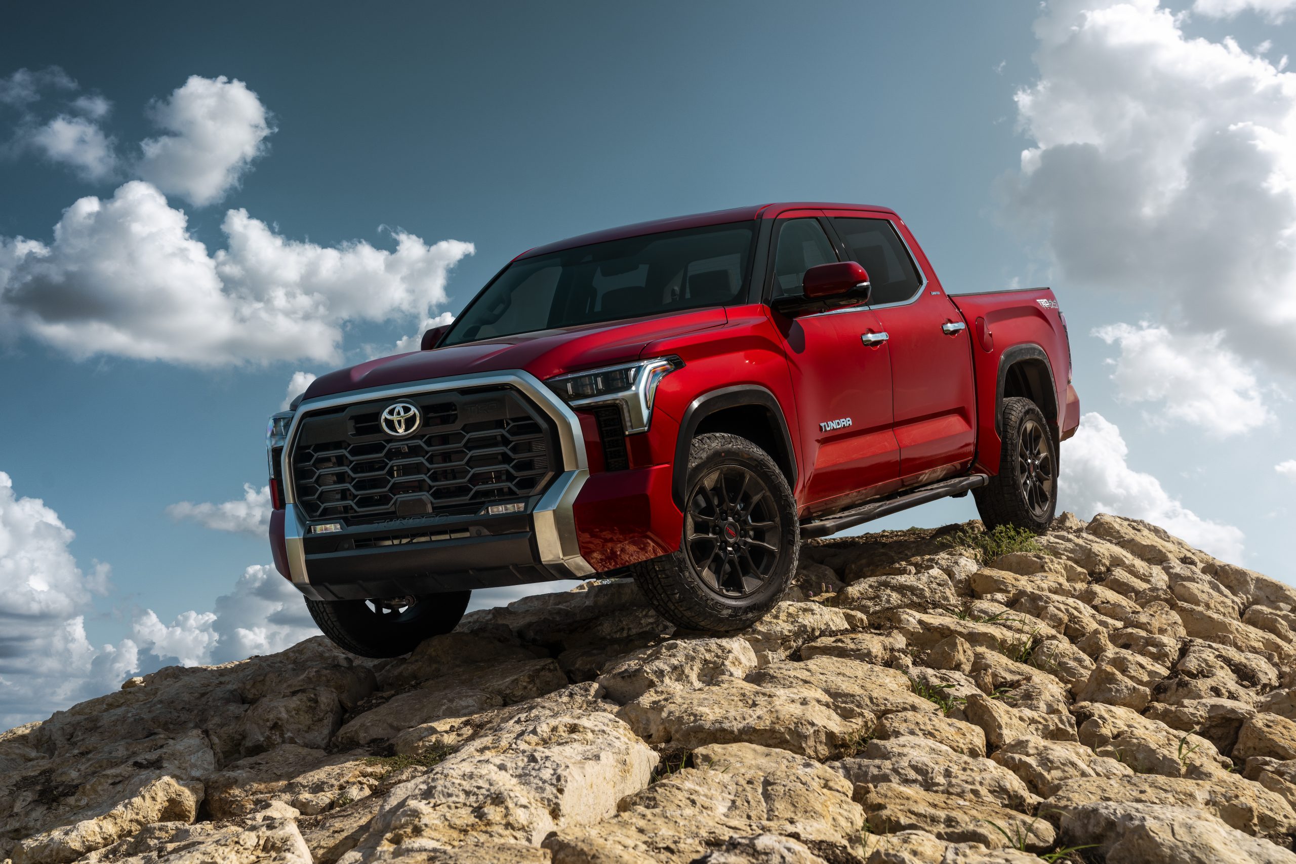 В Toyota рассказали об утечке данных сотен тысяч покупателей