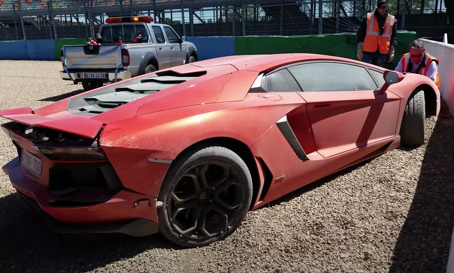 Владелец Lamborghini Aventador потратил более $300 тысяч на ремонт своей машины