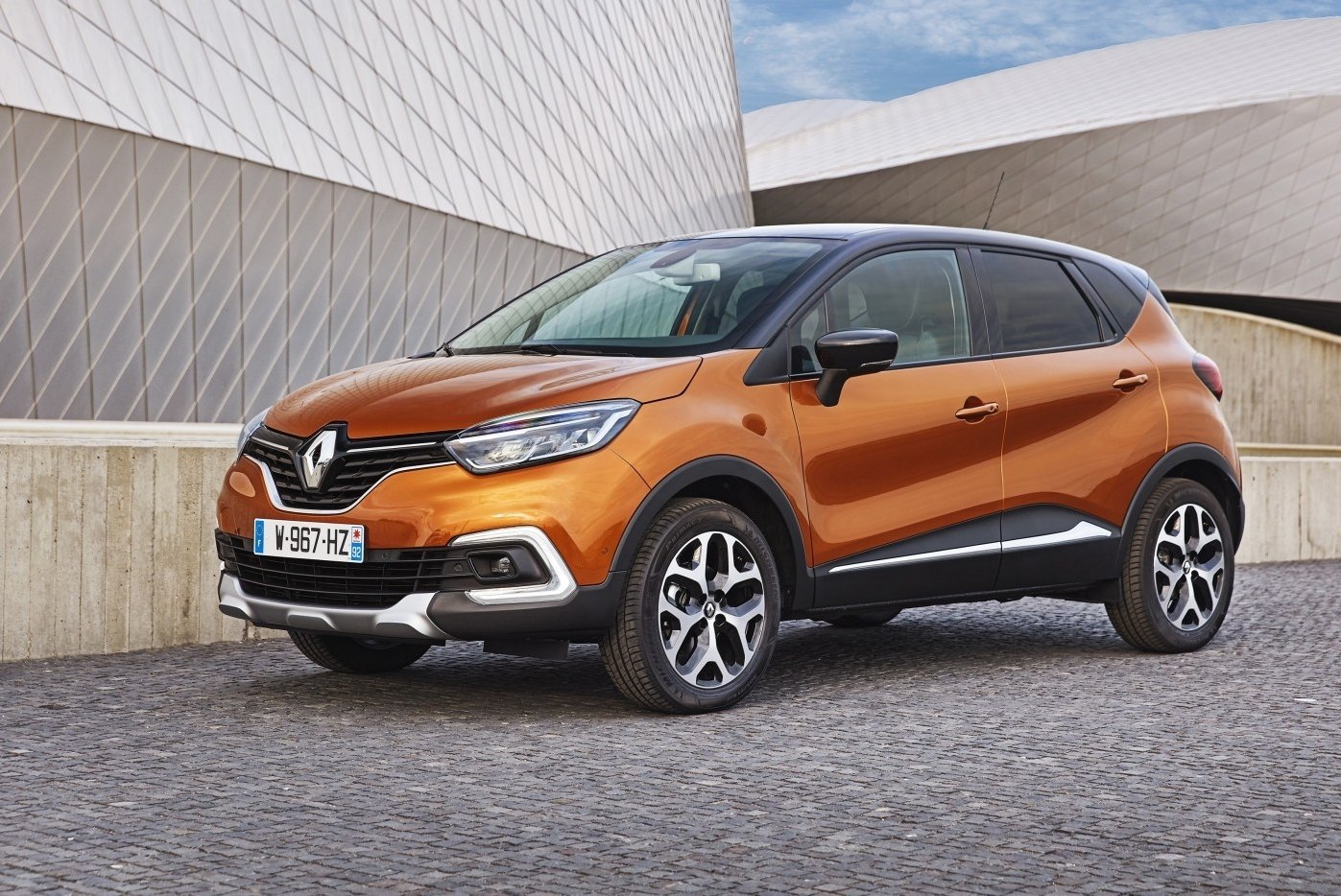 Новый Renault Captur появится в 2023 году с новым дизайном и гибридными моторами