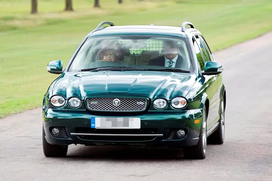 Jaguar X-Type Estate из автопарка Елизаветы II продадут с аукциона