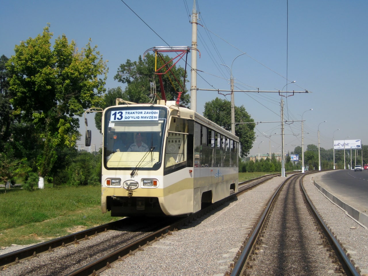 Toshkent, Kichik halqa yo'li bo'ylab yurayotgan tramvay liniyasi. 2011-yil<br>