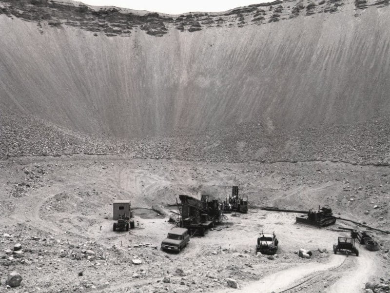 Yer osti yadroviy qurolni qazib olish uchun portlatilgan krater. AQSh. 1960-yil<br>