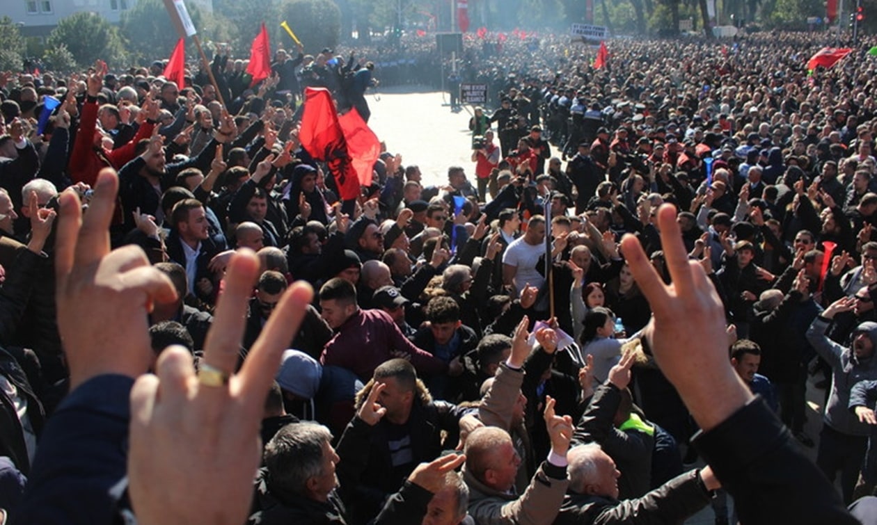 В Албании проходят массовые антиправительственные протесты 