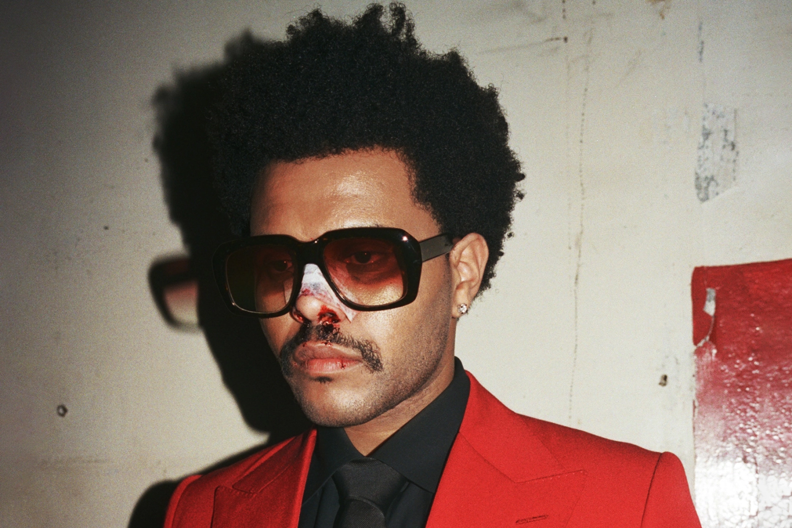 Папарацци застали The Weeknd с новой девушкой