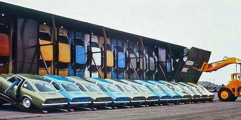 General Motors AQShdagi eng yirik kompaniya Union Pacific Raiload bilan birgalikda mashinalarni tashish uchun ishlab chiqqan yangi turdagi vagonlari. 1971-yil<br>