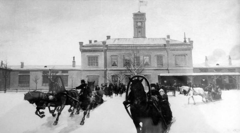 Tsarskoye Selo stansiyasida yo'lovchilarni tashish. XIX asr oxiri<br>