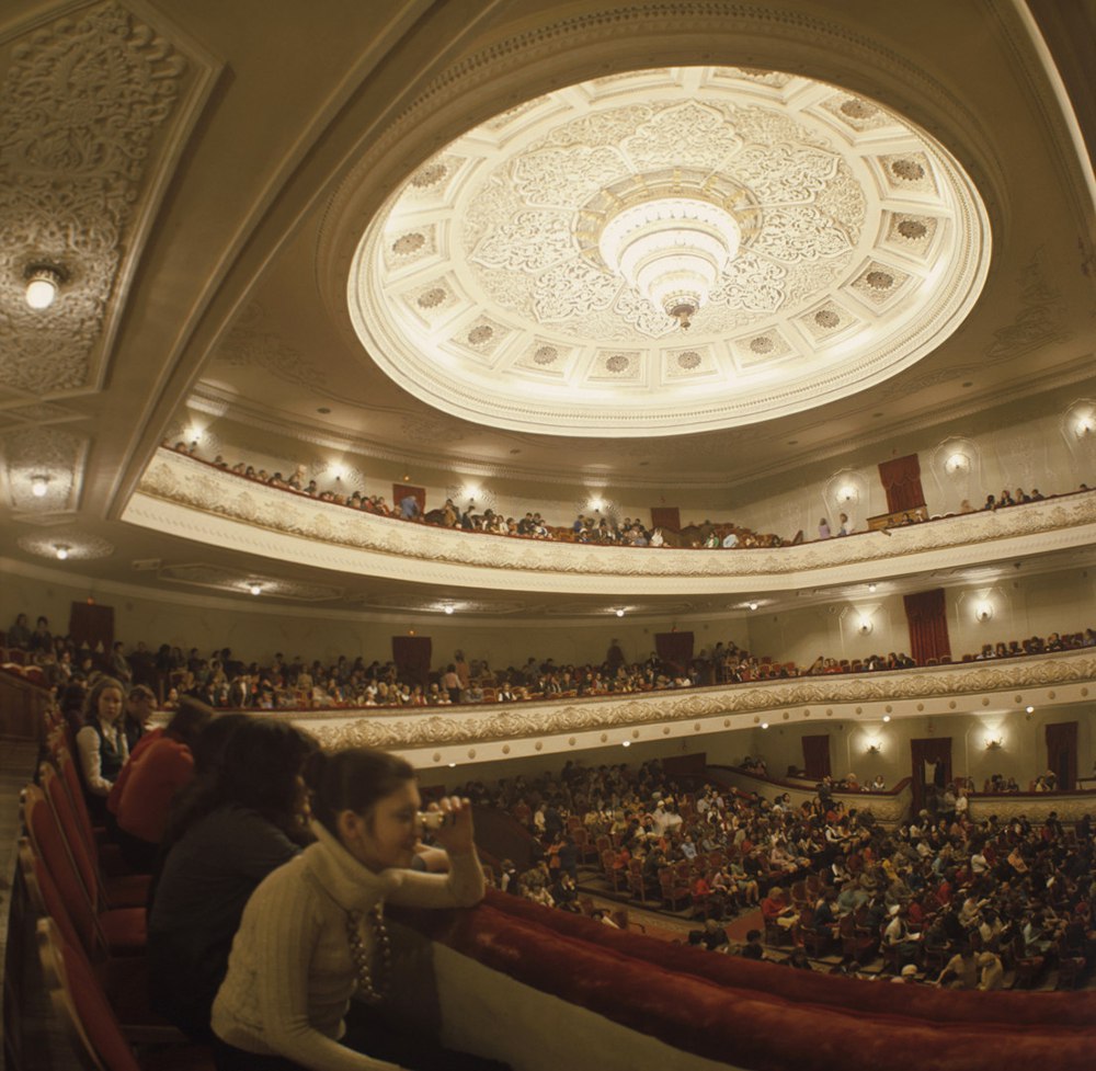 Toshkent shahrida joylashgan Alisher Navoiy nomidagi Davlat akademik katta oper va balet teatrining tomosha zali. 1975-yil<br>