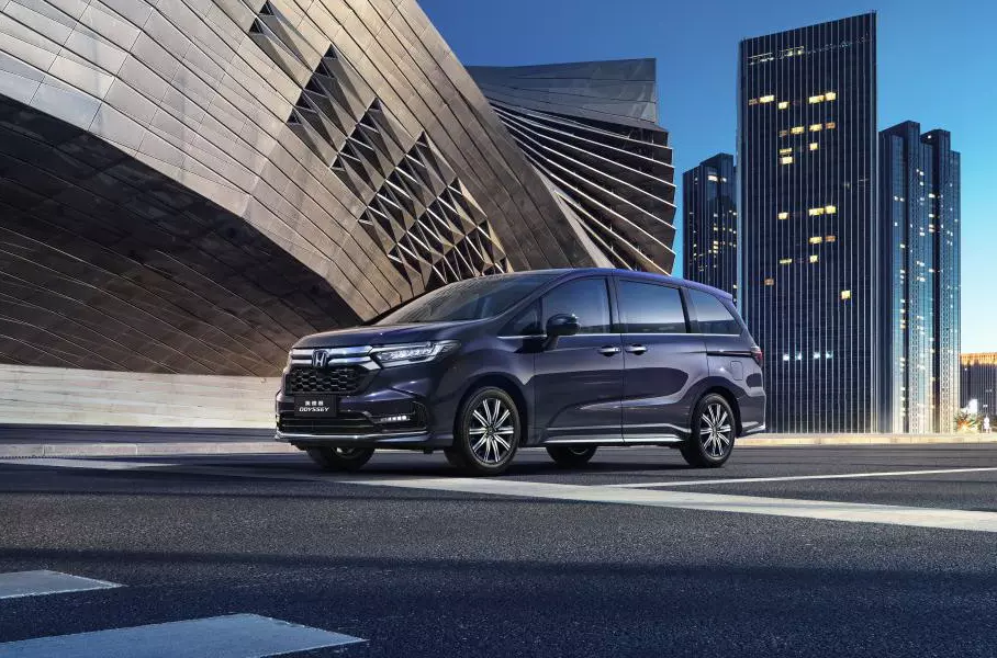 Honda показала сверхроскошный минивэн