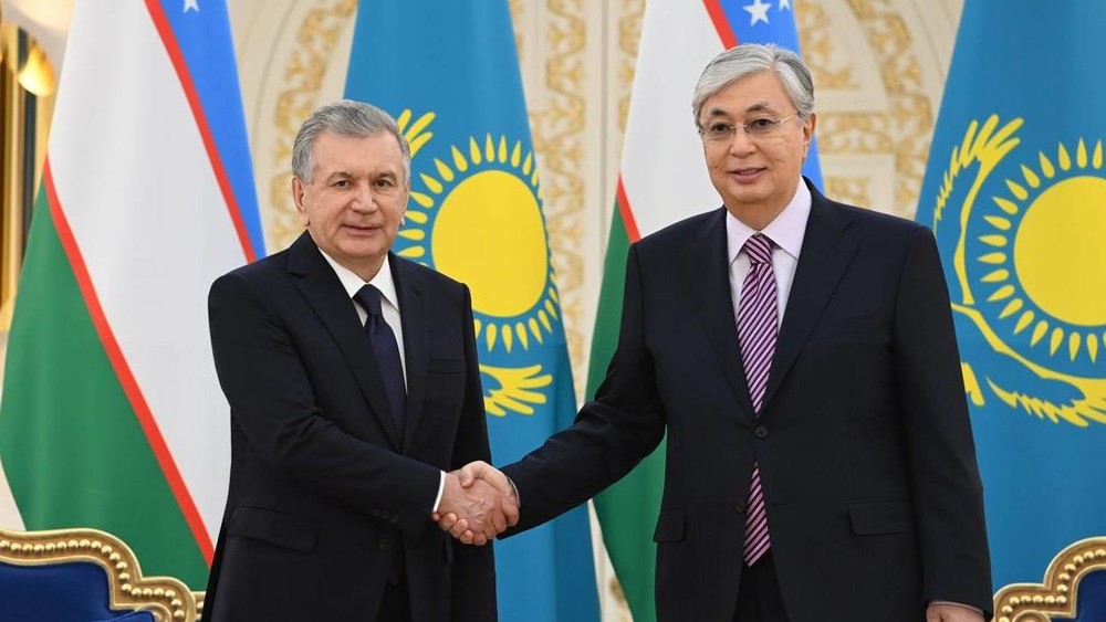 Мирзиёев поздравил Токаева с переизбранием президентом Казахстана