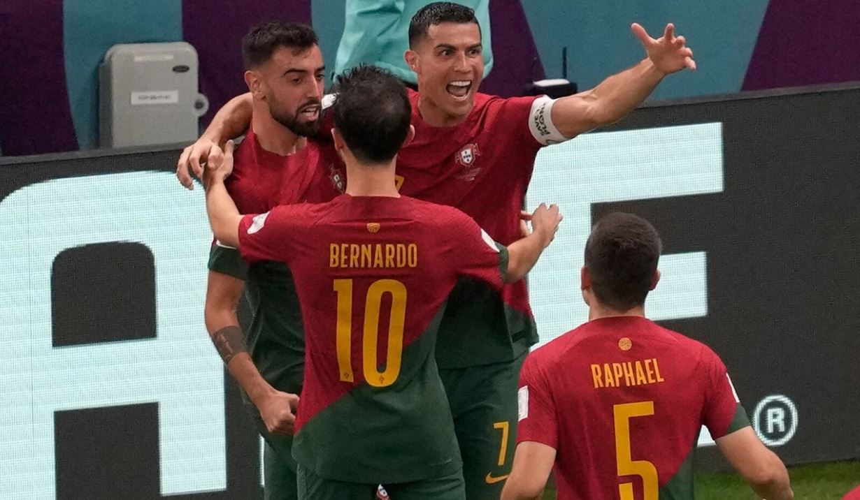 Португалия гарантировала себе выход в плей-офф, обыграв Уругвай — видео