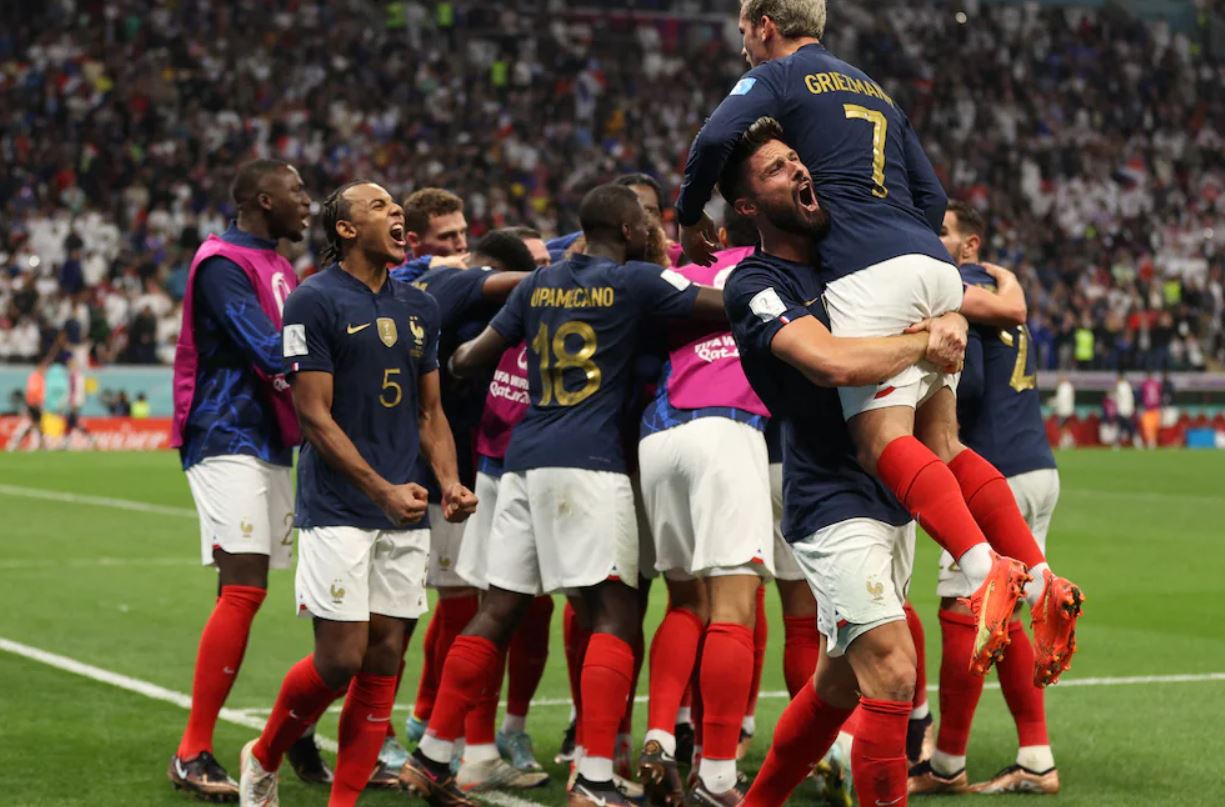 Франция стала последним полуфиналистом, одолев Англию — видео