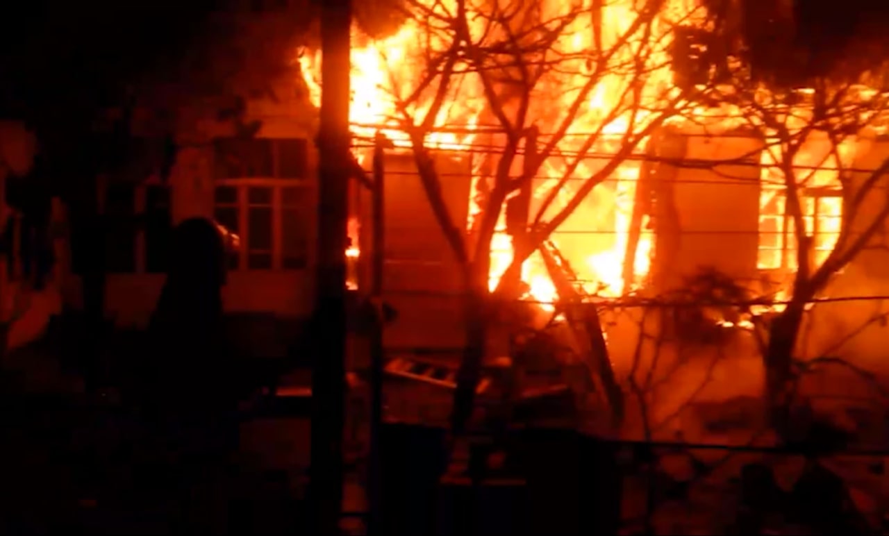 В Намангане загорелся жилой дом — видео