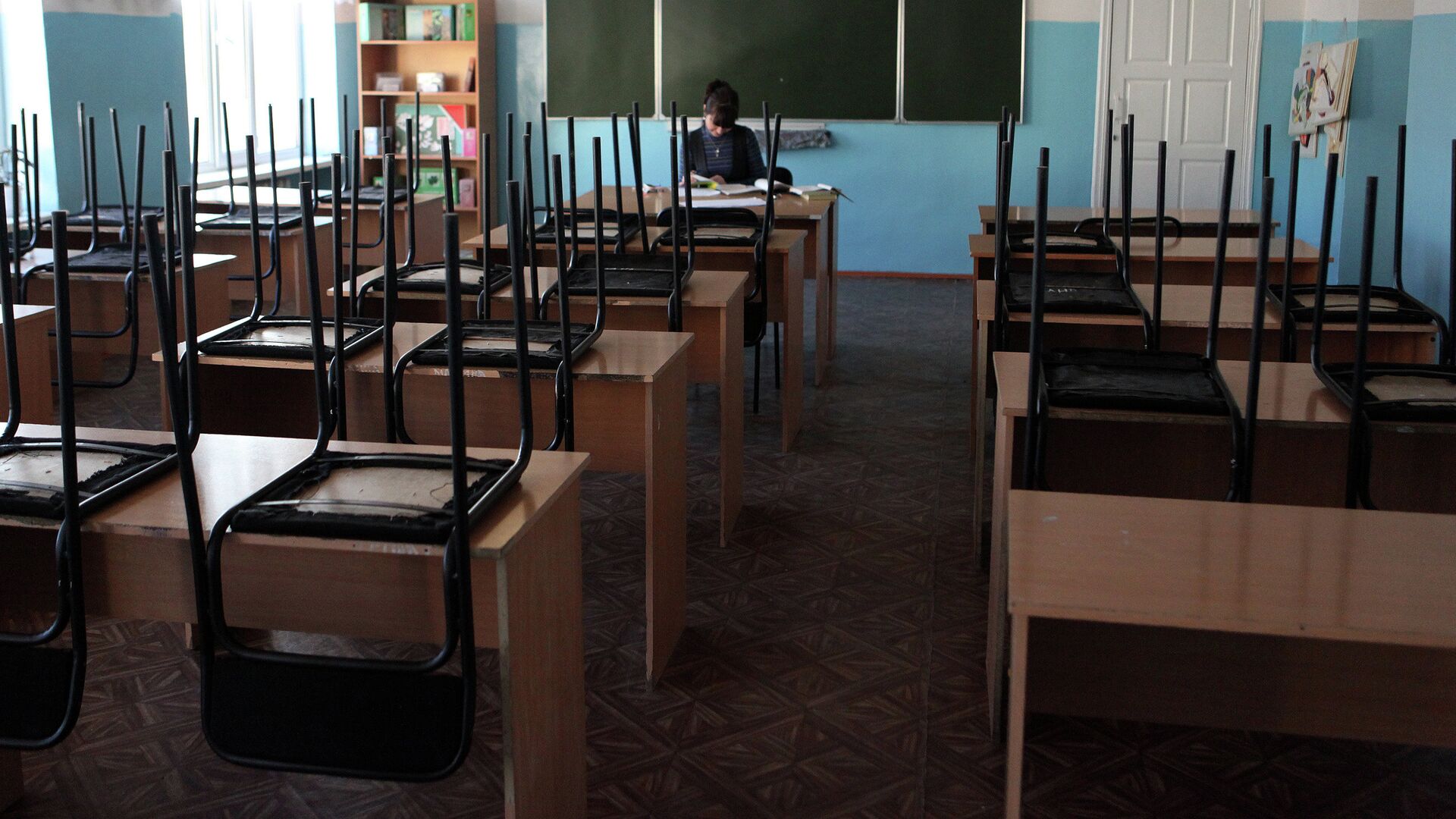 В Кыргызстане закрыли на карантин более 500 школ