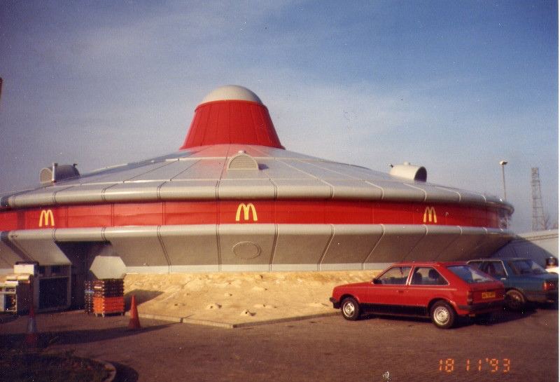 Kembrijshirdagi McDonald's restorani, Buyuk Britaniya. 1993-yil<br>