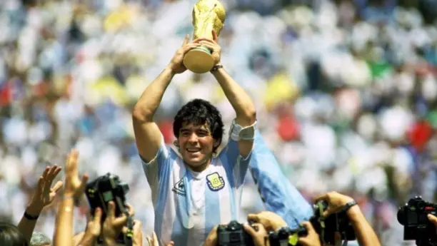 1986-yilgi yilda o'tkazilgan Jahon Chempionatida Argentina terma jamoasi sardori sifatida g'olib bo'lgan Maradona