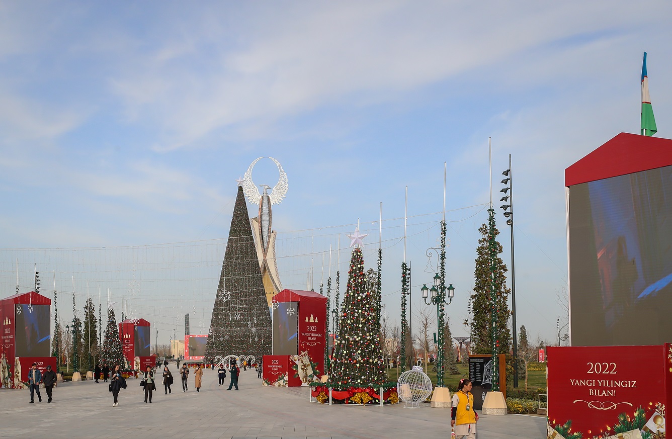 Узбекистан вошел в тройку стран СНГ с самыми высокими новогодними ёлками