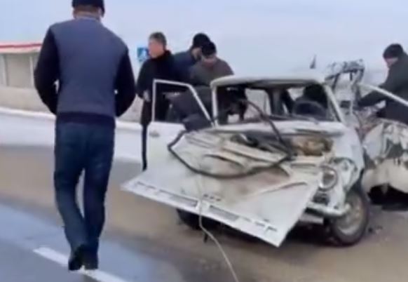 В Самарканде водитель «Жигули» столкнулся с автобусом, погибли два человека — видео
