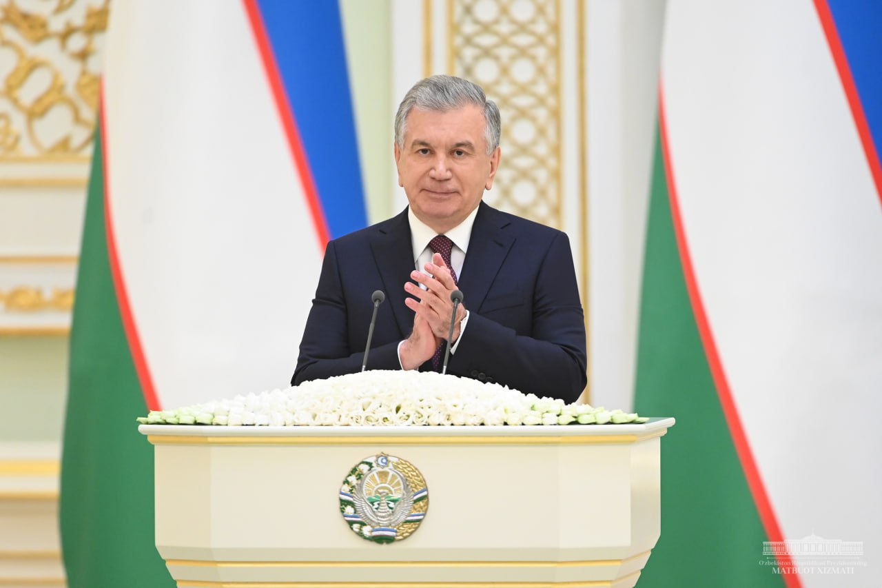Президент поздравил узбекистанцев с Днем защитников Родины