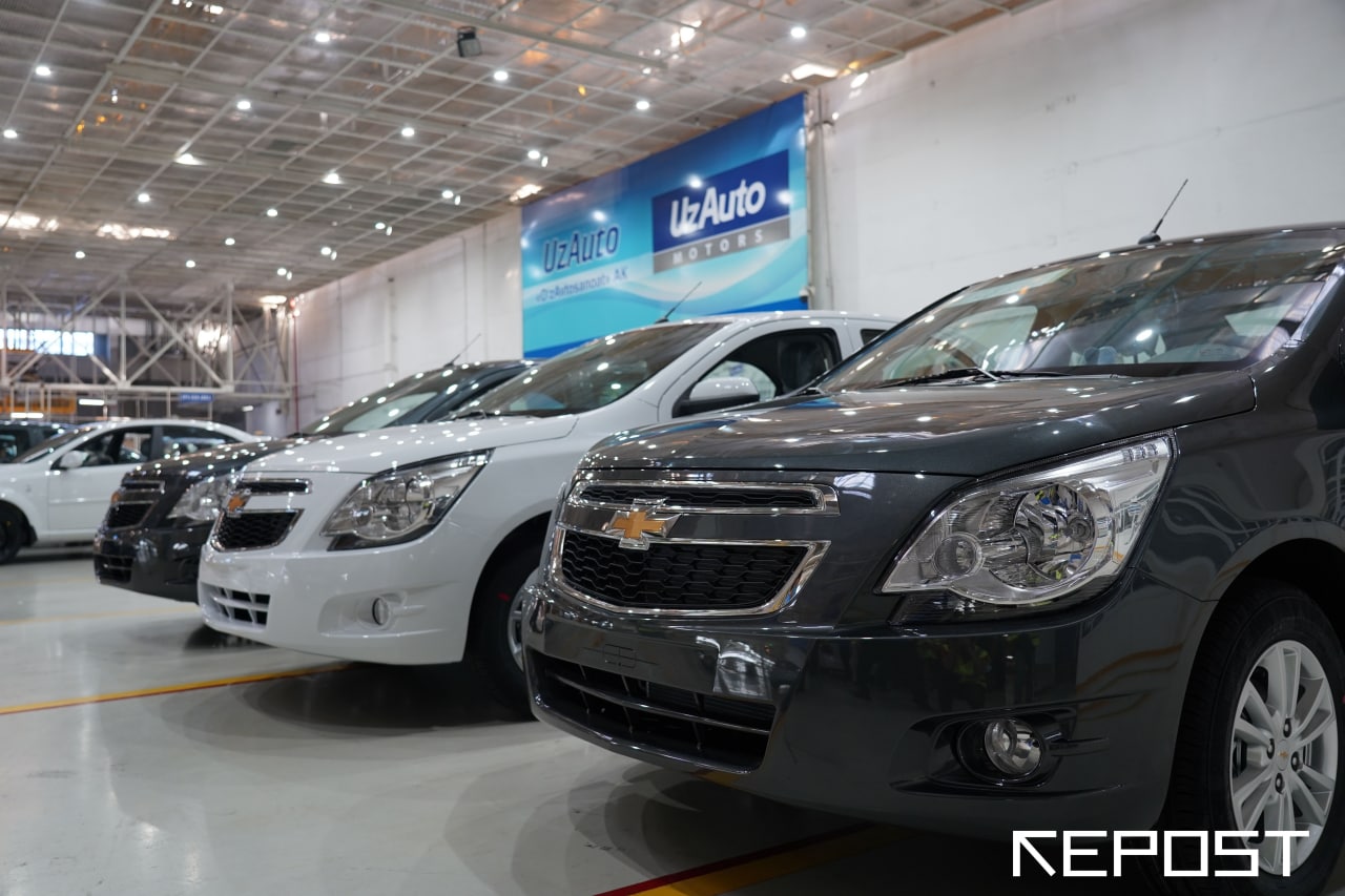 UzAuto Motors снизил цены на автомобили и возобновил их выдачу