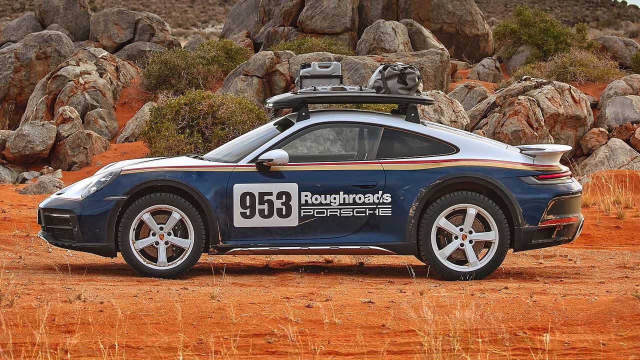 В сети появились фото нового раллийного Porsche 911 Dakar