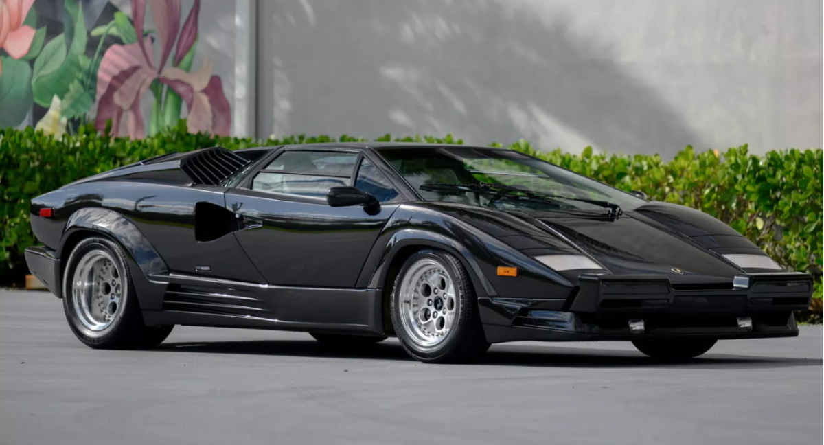 Старенький Lamborghini продадут на аукционе за $1 000 000