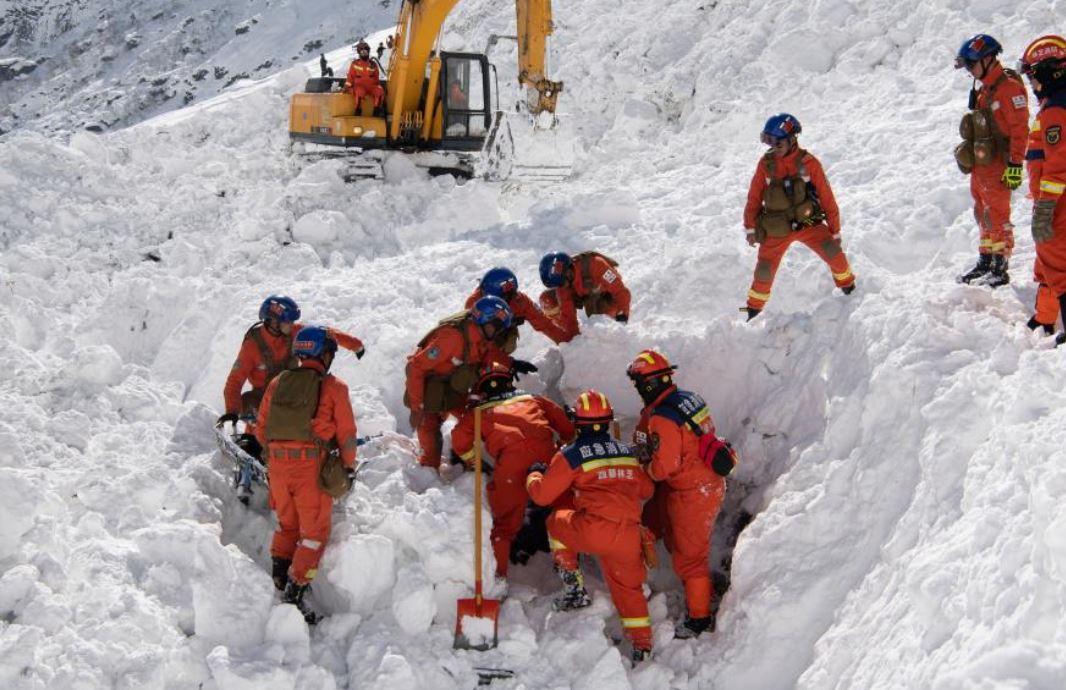 Из-за схода лавины в Тибете погибли 28 человек