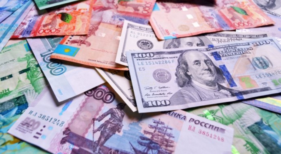 В Узбекистане резко подорожали все валюты 