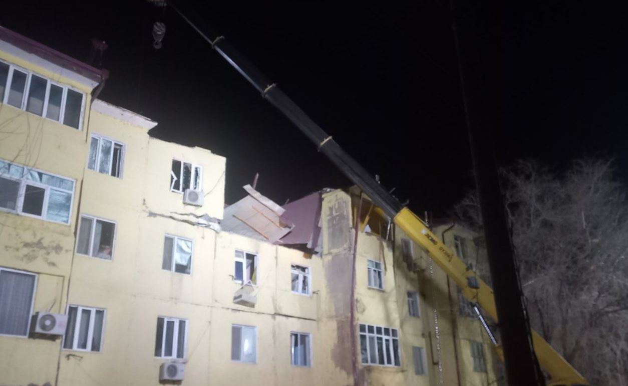В одной из многоэтажек Нукуса прогремел взрыв, есть пострадавшие