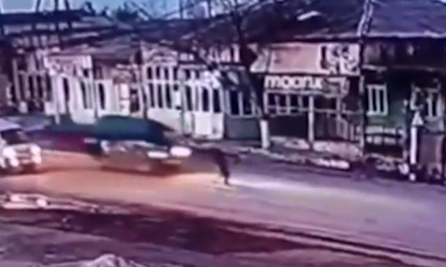В Кашкадарье водитель на большой скорости сбил девятилетнюю девочку — видео