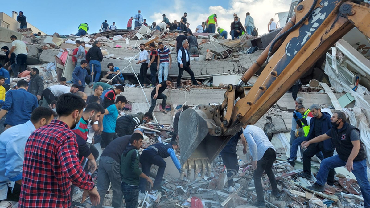 Жертвами землетрясения в Турции стали почти 6 тысяч человек