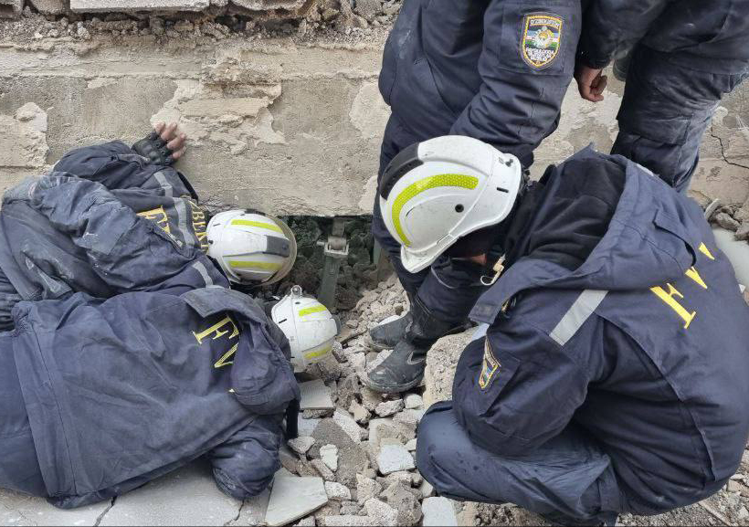 Спасатели из Узбекистана достали девять человек из-под завалов в Турции (видео)