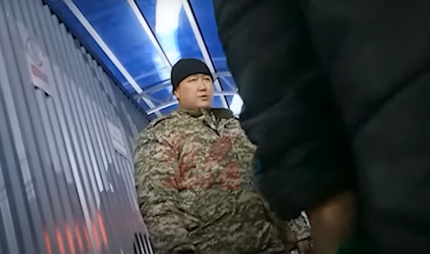 Журналист рассказал, как кыргызские пограничники вымогают деньги у узбекистанцев (видео)