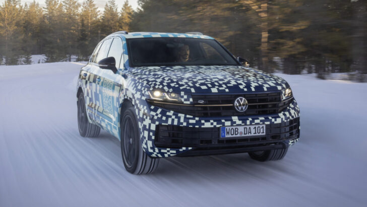 Volkswagen показал экстерьер и салон обновленного Touareg