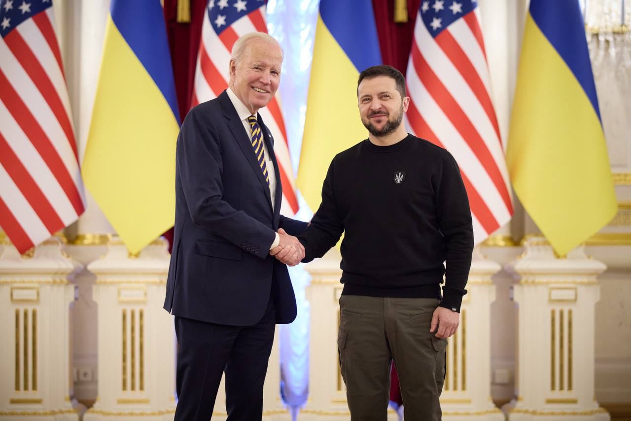 Байден неожиданно посетил Украину (видео)