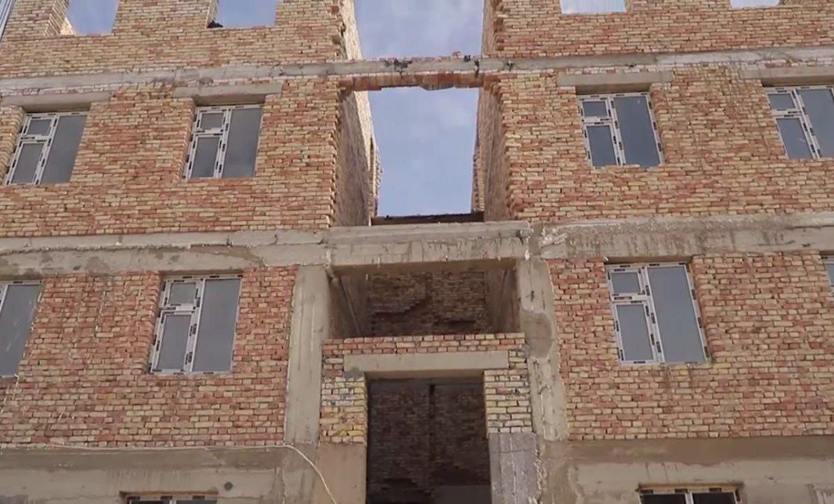 В Каракалпакстане обрушилась лестничная площадка в новостройке