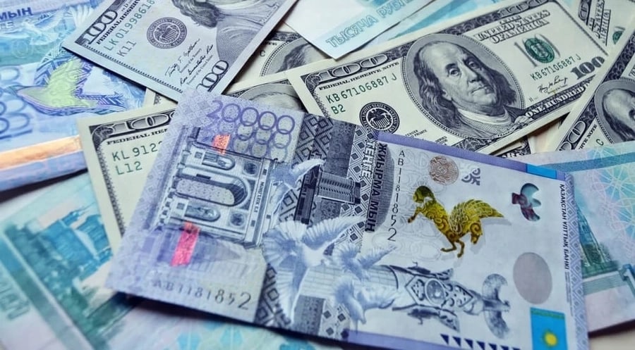 В Узбекистане подорожали все валюты, кроме доллара и тенге