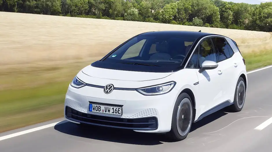 На дорожных испытаниях заметили электрический Volkswagen Golf