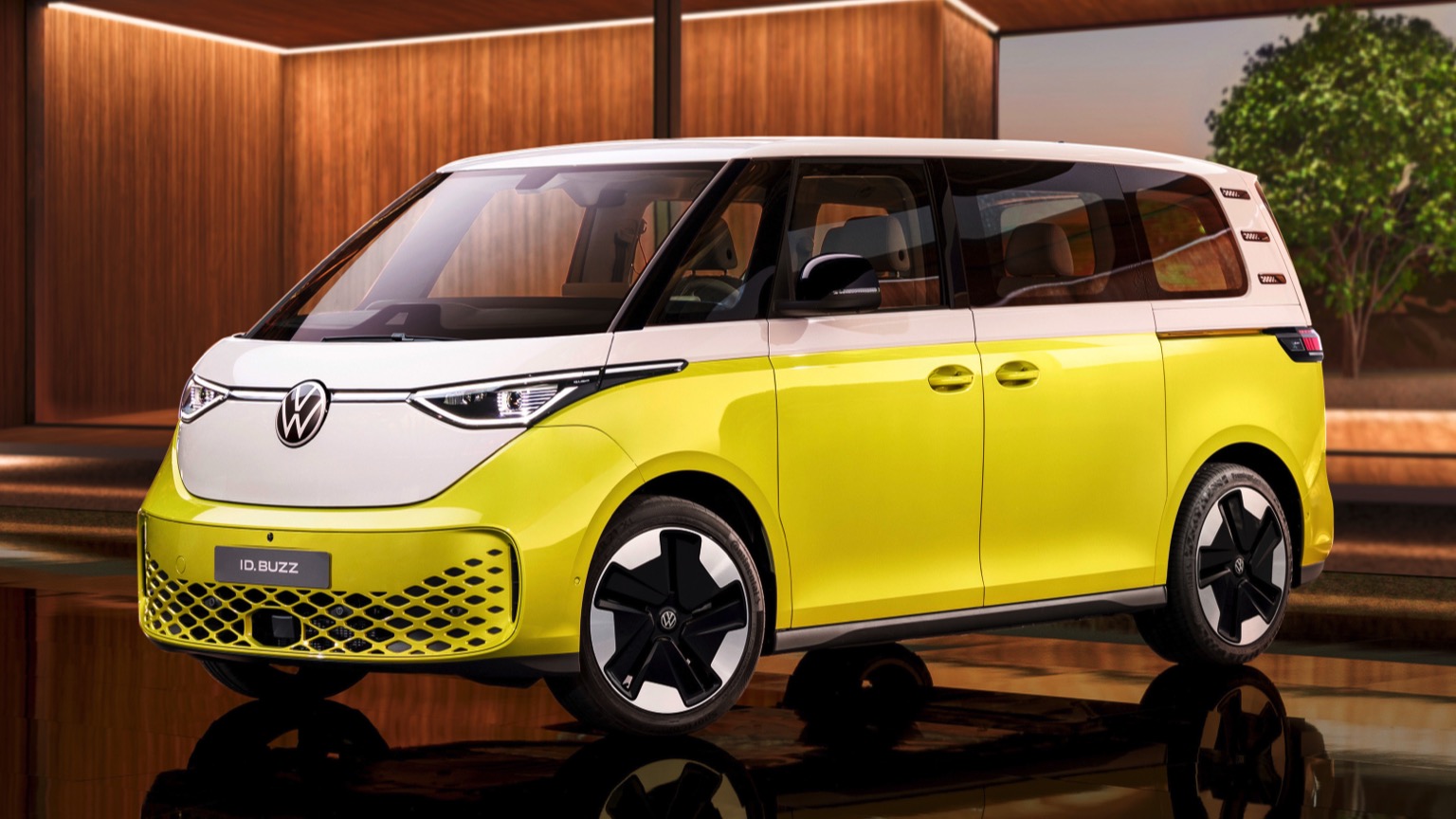 Volkswagen тестирует обновленный минивэн ID.Buzz LWB