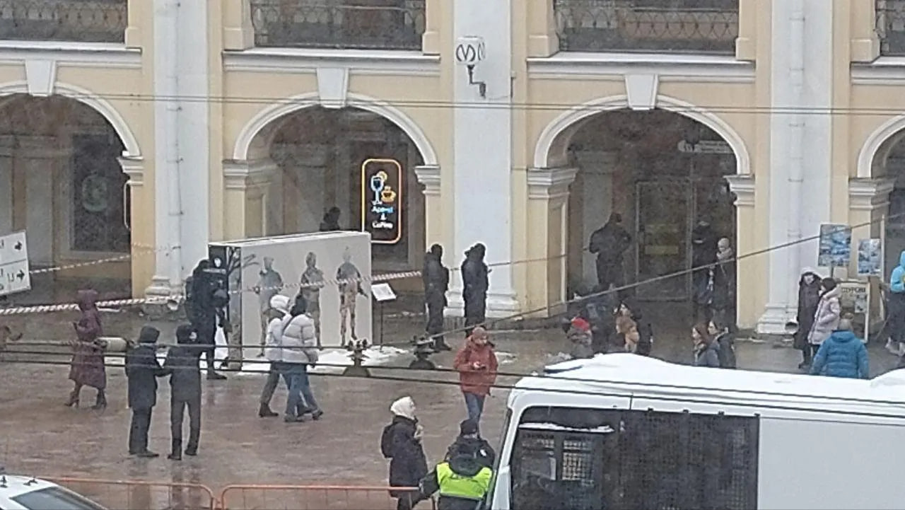 В Петербурге узбекистанец выстрелил в ОМОНовца (видео)