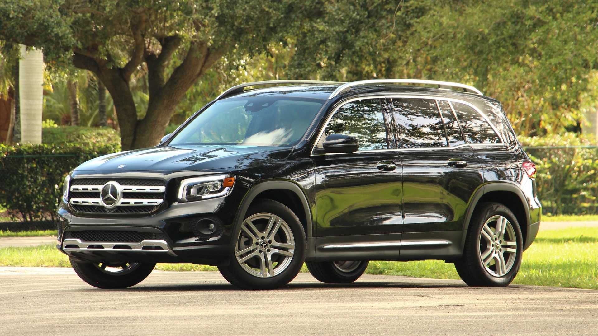 Mercedes-Benz вывел на тесты обновленный GLB