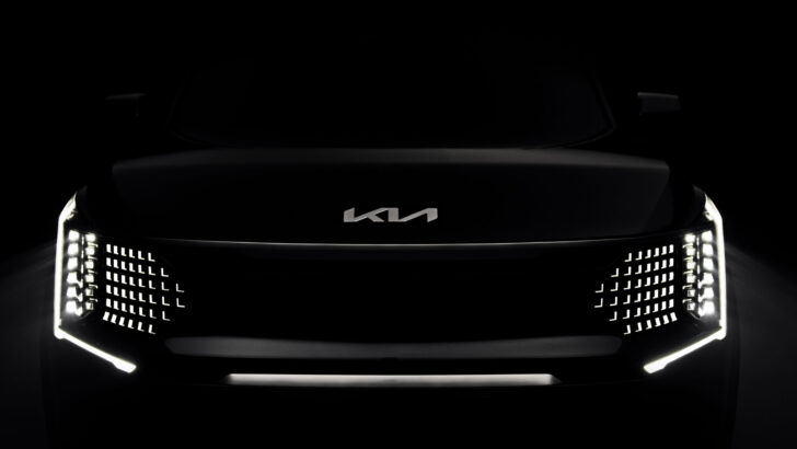 Kia показала тизер нового кроссовера EV9